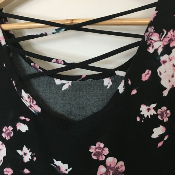 No Boundaries, Floral mini Dress , Black floral sytle, M (7-9) - Picture 4 of 6